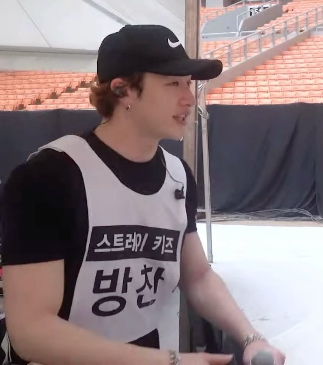 BANGCHANOLIC's tweet photo. im so obsessed with him and his little duck tail https://t.co/fqH6zUTSax