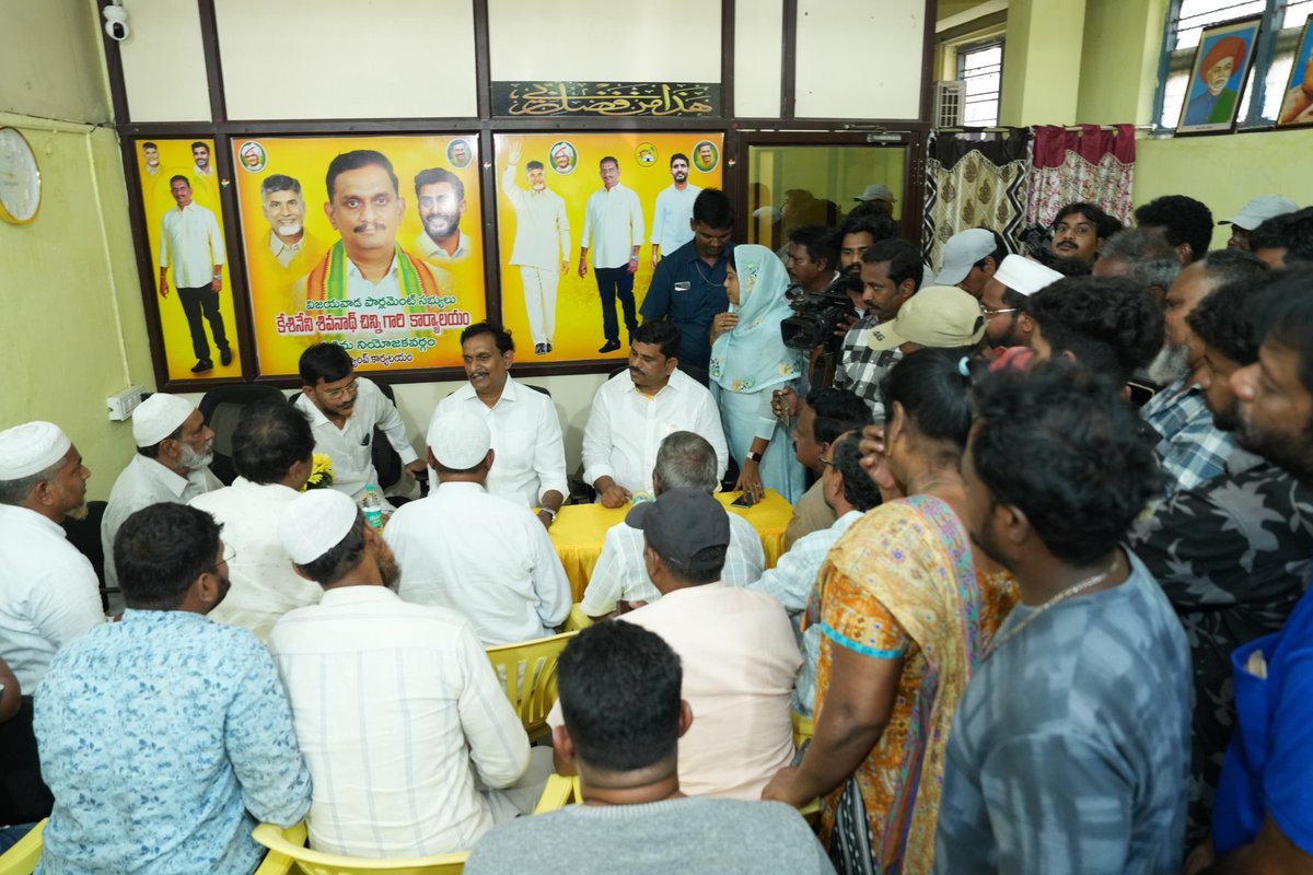 Fathullahmd_'s tweet photo. ఈరోజు ఉదయం ఎంకే బెగ్ ఓల్డ్ పైప్స్ అండ్ మిషనరీ కాంప్లెక్స్ సభ్యులందరూ #Vijayawada MP కేసినేని శివనాథ్ చిన్ని గారిని గణపతి రావు రోడ్డు లో గల ఆయన క్యాంప్ కార్యాలయంలో #TDP రాష్ట్ర మైనార్టీ సెల్ ప్రధాన కార్యదర్శి మొహమ్మద్ ఫతావుల్లా గారి ఆధ్వర్యంలో కలిసి తమ సమస్యలను చెప్పుకున్నారు. https://t.co/kzz9UcoayJ