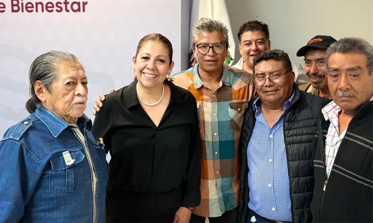 artemisa_laura's tweet photo. 🛒 Comerciantes, productores y prestadores de servicios conocen de cerca las necesidades de su gente, porque viven día a día los desafíos de sus tareas.

👥 Sostuve una reunión con representantes de la Federación de Comerciantes y Prestadores de Servicios, que agrupa a líderes de mercados y organizaciones sociales para escuchar sus planteamientos y compartir ideas que contribuyan al #Bienestar de los y las poblanas 🧑‍🧑‍🧒‍🧒.

🤗 Con dialogo siempre encontramos mejores rutas de atención.