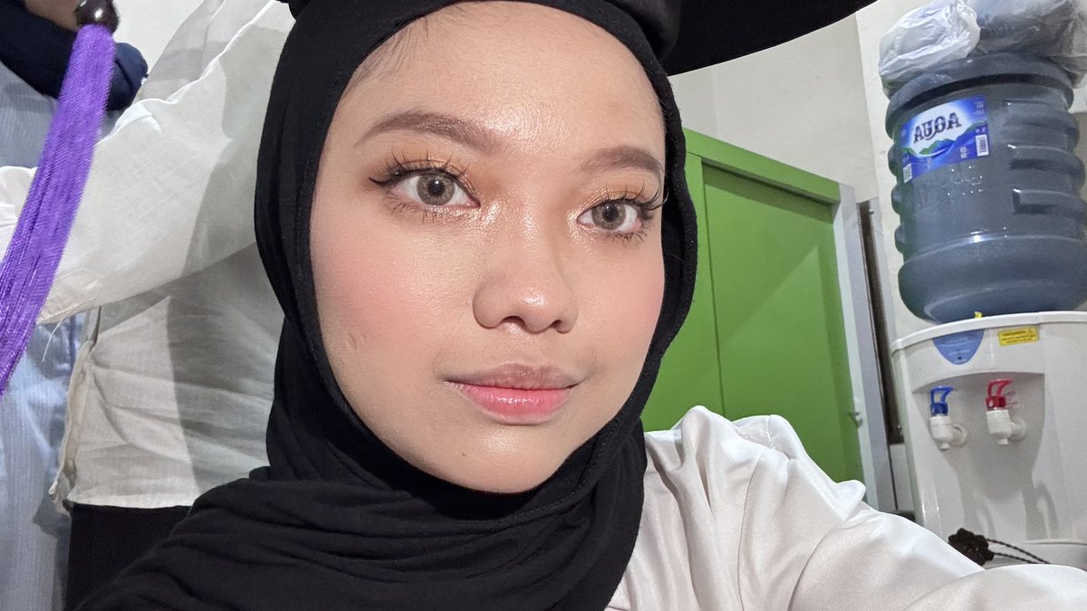 renspathy's tweet photo. @womanfeeds_id yudisiumku cuma pake cushion omg nih kak https://t.co/kvBGq2AC0y