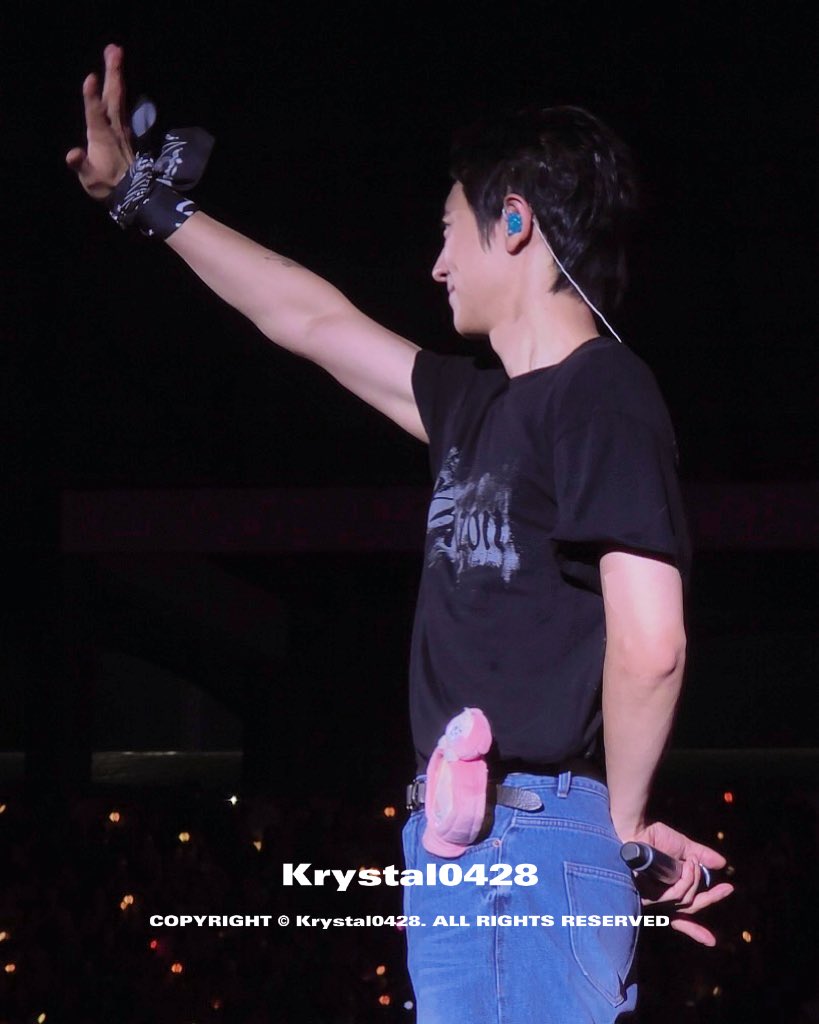 Krys428's tweet photo. 260620 EXO PLANET #6 – EXhOrizon in Kuala Lumpur

#EXO #엑소 #weareoneEXO #EXOPLANET #EXhOrizon #EXOinKL #EXOinMY #EXhOrizoninKL #EXhOrizoninMY 
#CHANYEOL #찬열 https://t.co/oYs1bFe6Be