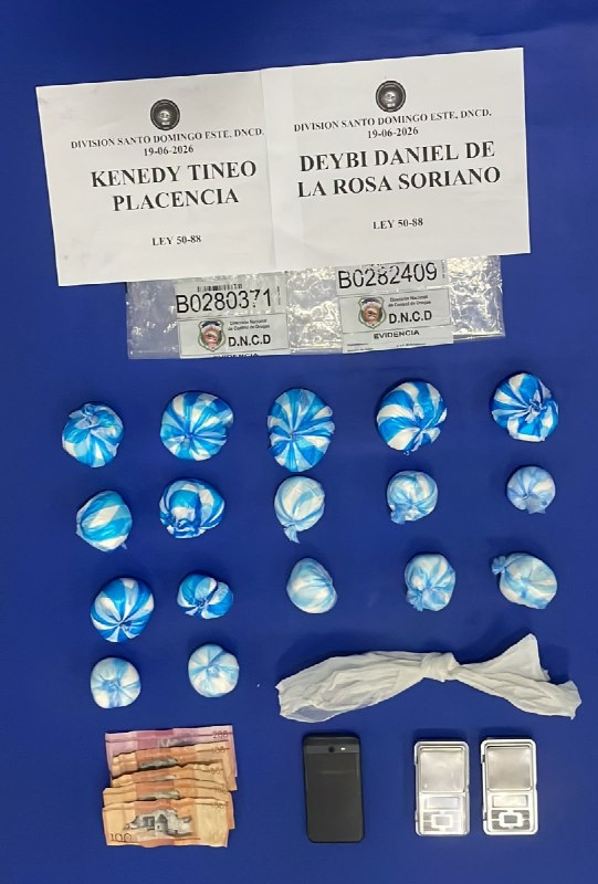 sondeolatinord's tweet photo. 📌
⚡ #GolpeAlNarcotráfico | DNCD confisca más de 17,000 gramos de presunta droga en masivos operativos en Santo Domingo Este 🚔
📦 #Noticias_RD #DNCD #SantoDomingoEste #SeguridadRD #Antinarcóticos ✨ #Sondeolatinord 🔥
📖 Ver Articulo: 🔗 https://t.co/Vc72MVkoNq https://t.co/9lQngcC99h