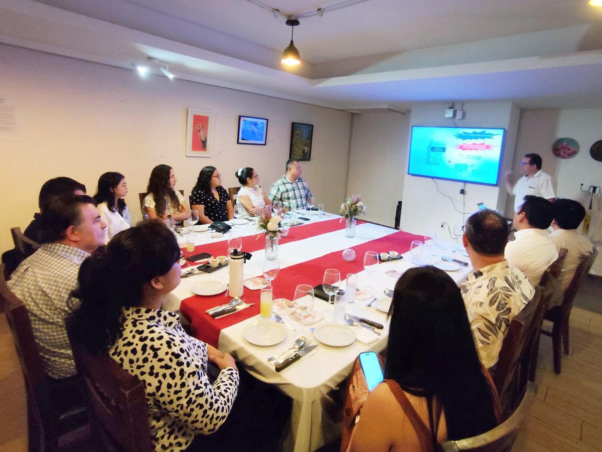 AMGeriatriaAC's tweet photo. Imágenes de la sesión mensual del Capítulo Veracruz de la AMG: “Diagnóstico de EPOC con pruebas de función respiratoria en pacientes mayores”, por el Dr. Mario Antonio Ataxca González - Neumología y Medicina Crítica.

#CapítuloVeracruz #SomosGeriatras #SomosAcademia https://t.co/tlGfrWX9E2