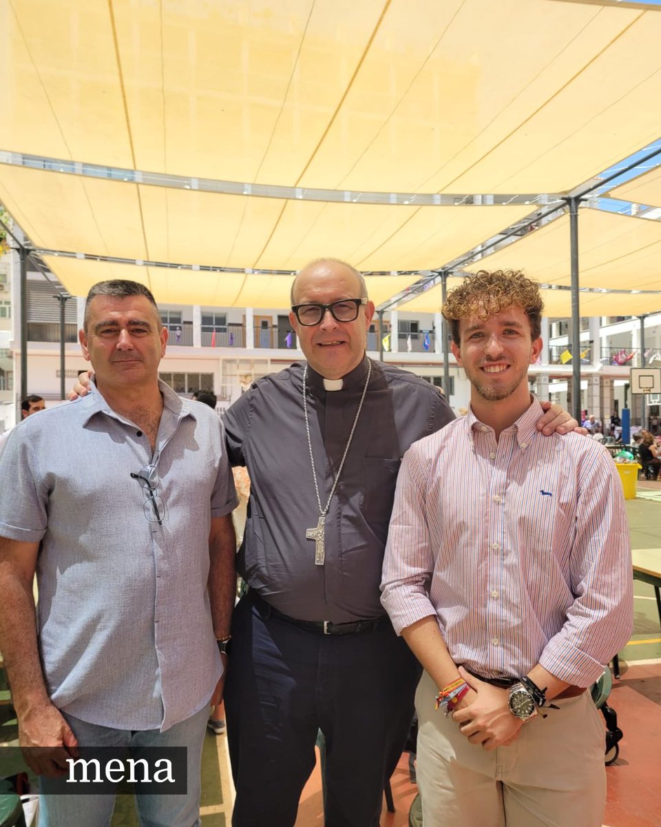 cofradiamena's tweet photo. Hoy hemos participado en la Asamblea Diocesana convocada por @satuehuerto, un encuentro eclesial que reúne a representantes de parroquias, movimientos, hermandades y otras realidades de nuestra diócesis para seguir caminando juntos en la misión de la Iglesia.

En representación de la Congregación han participado nuestro responsable de Formación y un albacea. 

Al finalizar, tuvieron la oportunidad de compartir un momento con nuestro Sr. Obispo y hacerse una fotografía con él.

#Mena2026 #CofradíasMLG