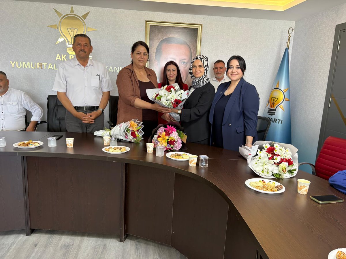 Akkadinyumrtalk's tweet photo. İlçe Kadın Kolları Koordinatörümüz Melda Aydemir ve İl Kadın Kolları Başkan Yardımcımız Tuba Çelik’in katılımlarıyla;
görevi devreden Başkanımız Aysen Mengutay’a emek ve gayretleri için teşekkür ediyor, görevi devralan Başkanımız Öznur Çiçek’e yeni görevinde başarılar diliyoruz. https://t.co/Jjq6H6cj9d