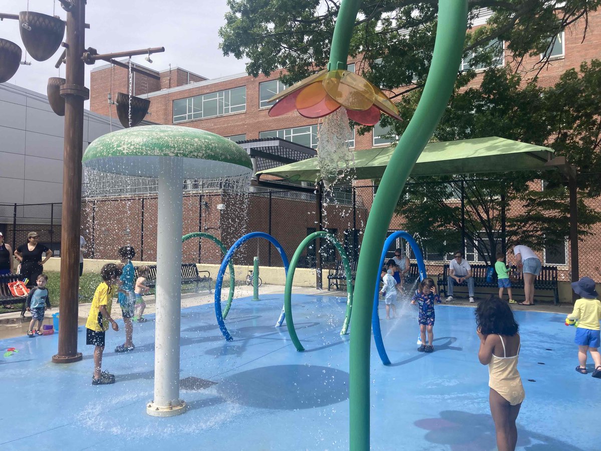 DCDGS's tweet photo. 💦 Beat the heat by heading to a spray park or splash pad! See a @dcdpr spray park in need of maintenance? Submit a service request today using the DGS Spray Park Maintenance Request via @311DCGov! 
#DGSMaintainsDC https://t.co/pkrKCZs8eZ