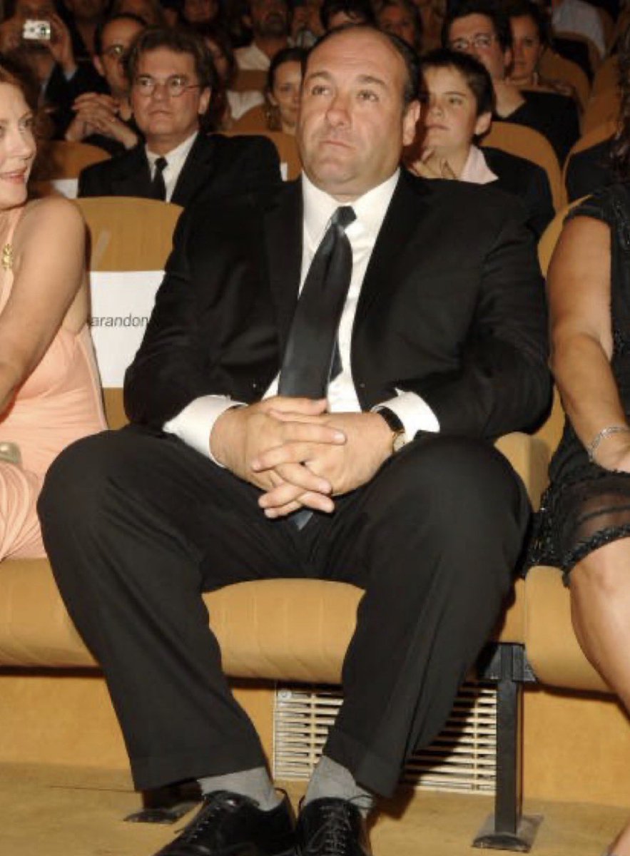 DaveMcNamee3000's tweet photo. How I will be seated watching George Lucas’ cameo in the new minions movie https://t.co/hMWQTHjUIV