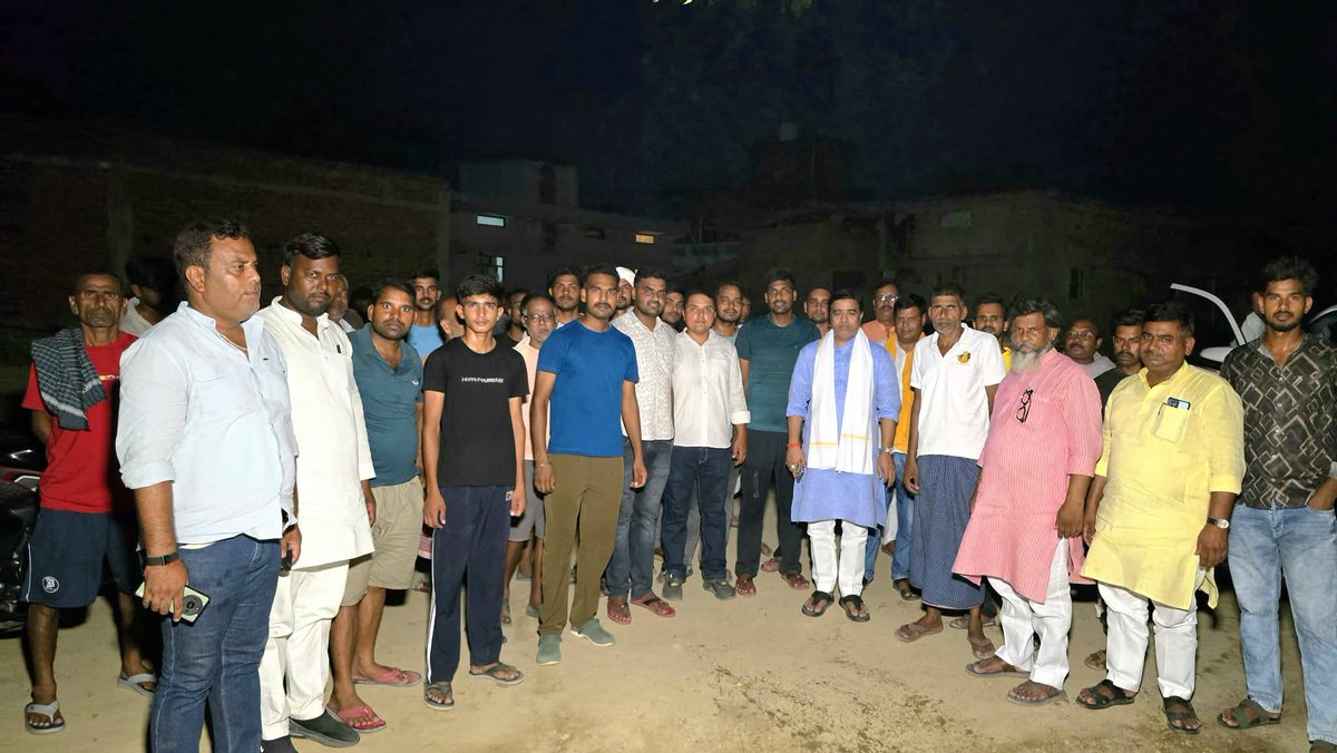 SanjayYadavBJP's tweet photo. आज सिकंदरपुर विधानसभा क्षेत्र अंतर्गत ननहुल ग्राम में श्री अंकेश यादव जी के आवास पर पहुंचकर युवा साथियों से मुलाकात किया।
#जनसंपर्क #युवा_संवाद #सिकंदरपुर #भाजपा #युवा_शक्ति #सेवा_ही_संगठन #Ballia https://t.co/qqfHZHzx4x