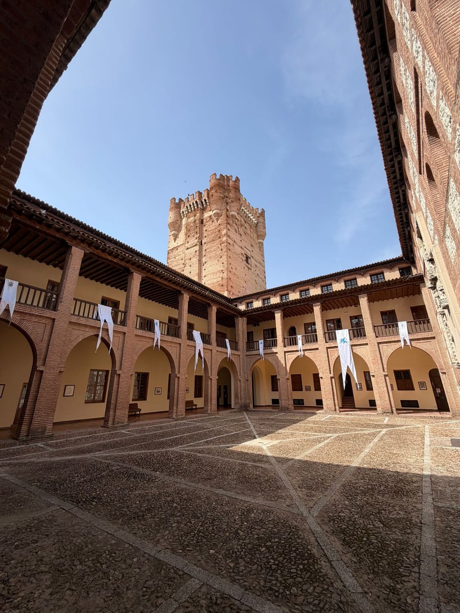 RMedievo's tweet photo. Castillo de la Mota. Medina del Campo, Valladolid. Fotos vía @ALGALLARDO. https://t.co/Ul3Tiwe3XC