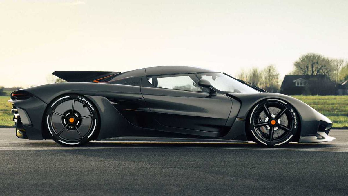 ShortMovies001's tweet photo. 7 fastest EV cars in the world today.

1. Koenigsegg Jesko Absolut: 310–330 mph (499–531 km/h). Powered by a twin-turbo V8 generating up to 1,600 hp, its ultra-slippery, low-drag body is theoretically engineered to be the fastest production vehicle ever built. https://t.co/FPjeVzK0RQ