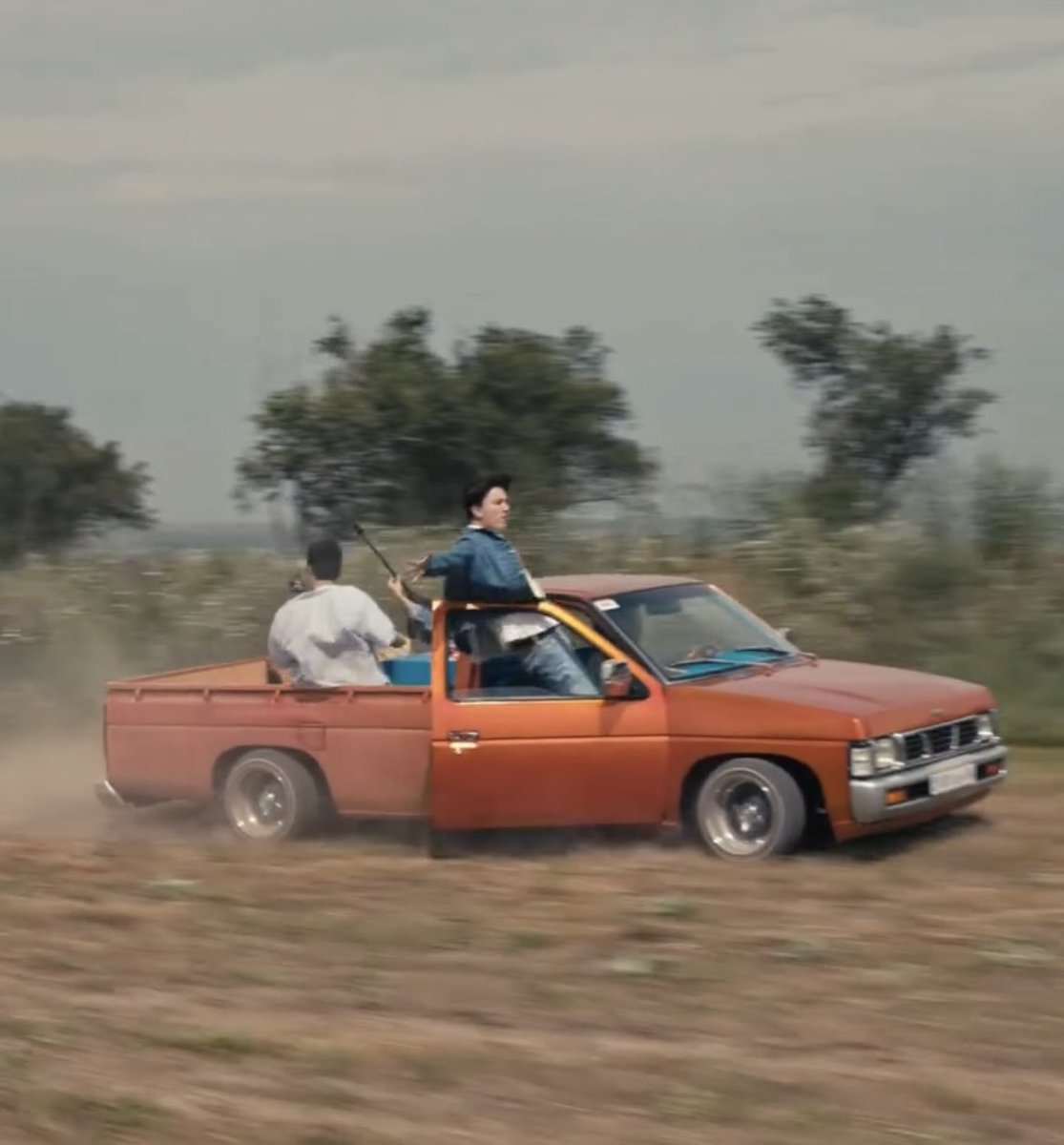 IrinaVS73's tweet photo. @dimash_official FROM KAZAKHSTAN TO THE WORLD 

Ребята, вы куда? Мы с вами 🙌🤣🚘☀️❤️🇰🇿

🎧  https://t.co/vDSuSS19bR https://t.co/lS8UvWBH1T