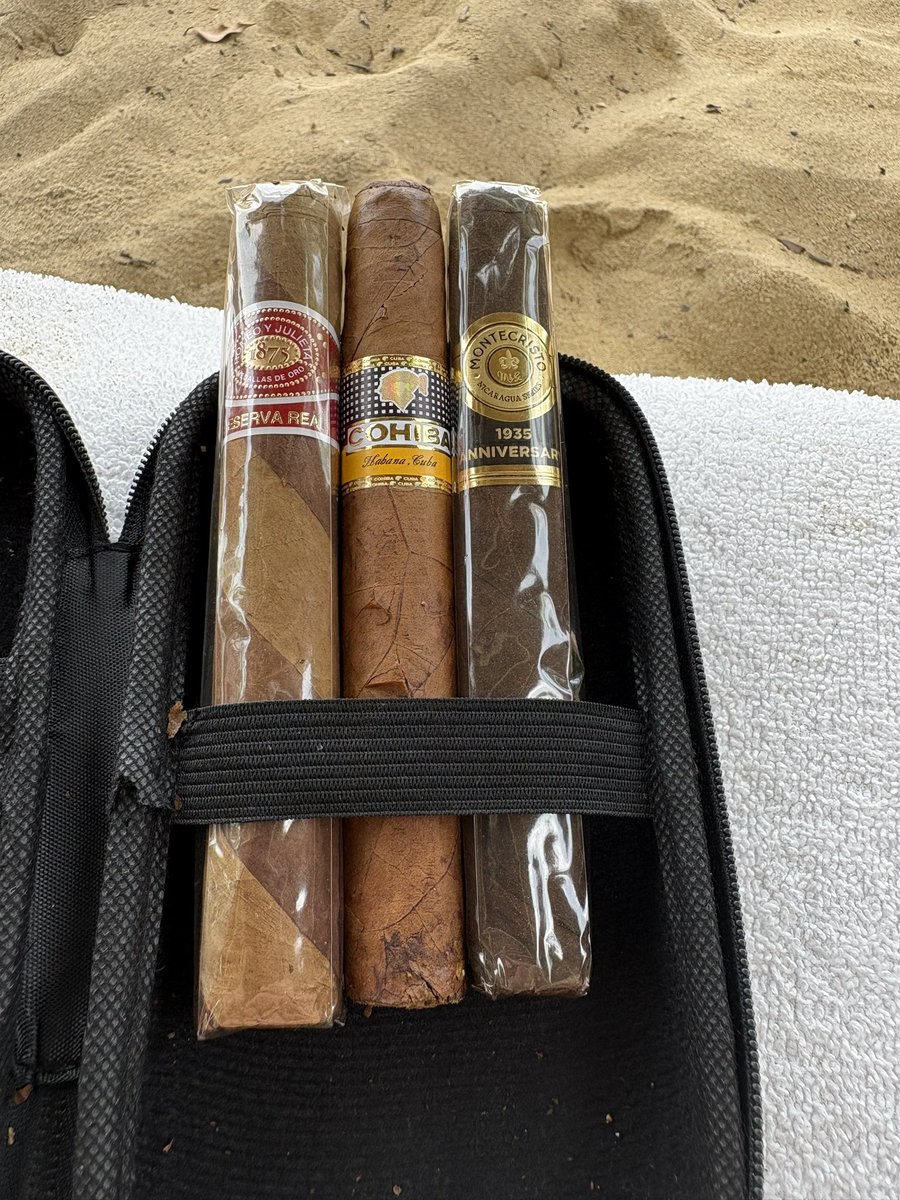 maniqcple's tweet photo. @keepmovin2020 @Cipriani @CigarAficMag @cigarsnobmag @RafaelNodal @RobbReport @STDupontUSA Same here ! https://t.co/6opQqf5WUO