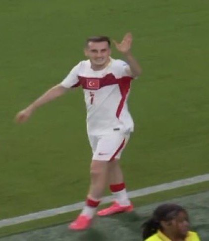 CemGulsen_'s tweet photo. KEREM 🤡🤬... When i saw this I thought maybe he was annoyed at the Paraguay 🇵🇾 team last night found it so pathetic regardless.. turns out he did it to his fans. @keremakturkoglu do us a favour and never put on the shirt EVER AGAIN! @MilliTakimlar fine him, ban him!! Pathetic! https://t.co/YXFKtf8J1A