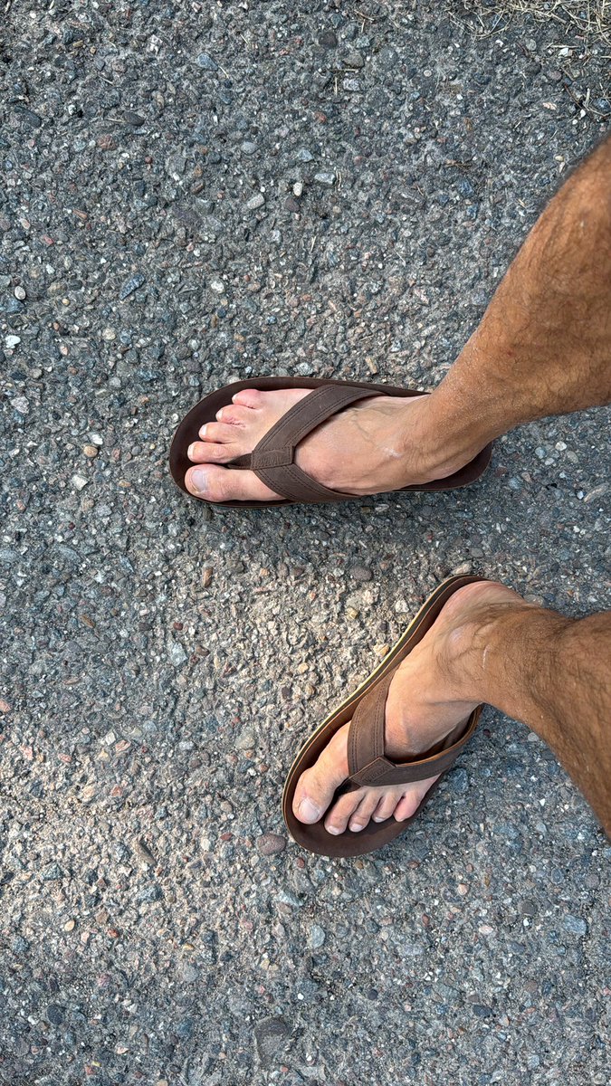 pimousse6949's tweet photo. @Sneakerologue Obligé vu la chaleur 🔥🔥🥵 https://t.co/trHD2m4FfA