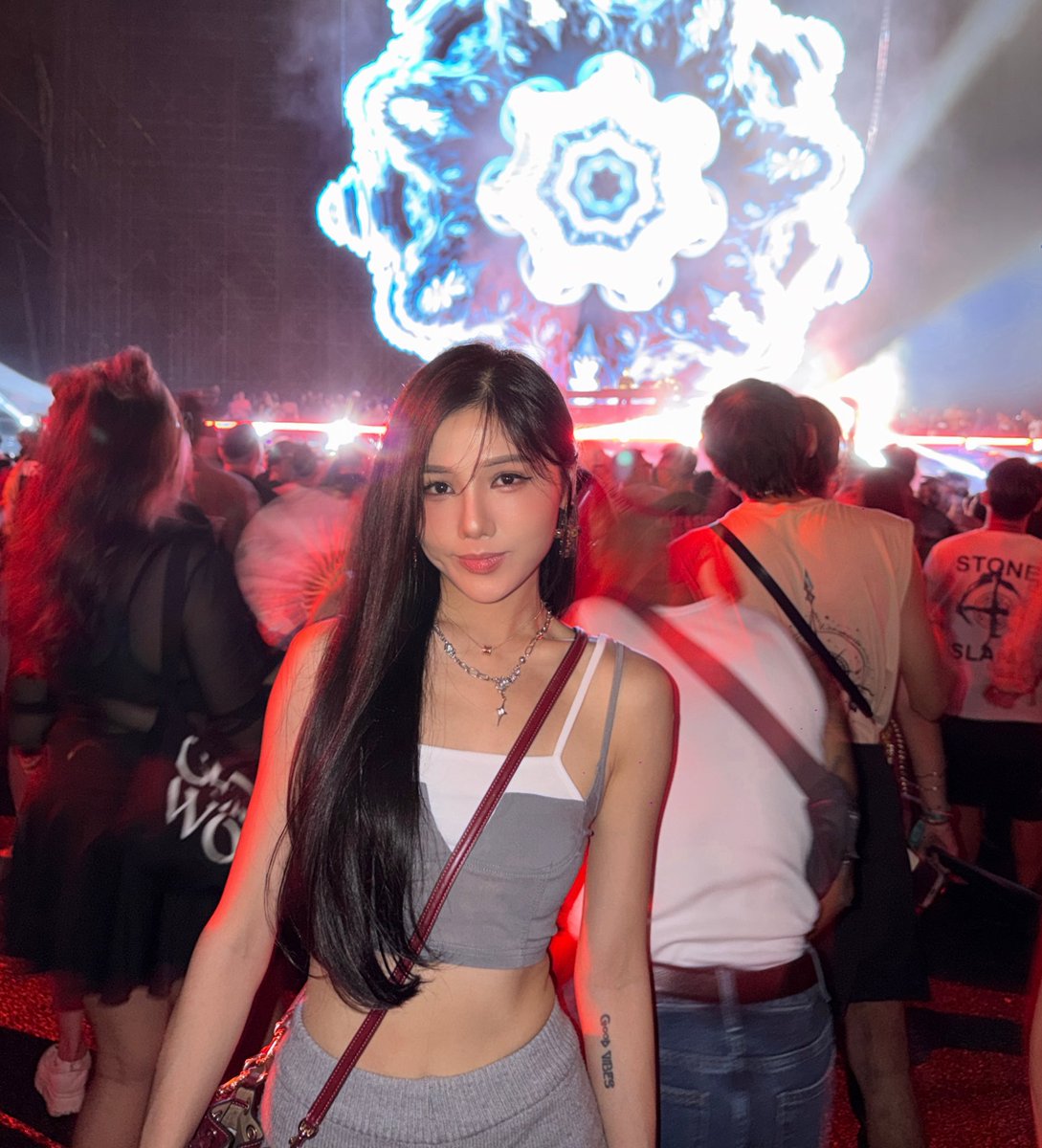 jiachyi_'s tweet photo. Sunset error 404 not found π¨βοΈ
#rave #sunsetbyneon https://t.co/J77IMzNCUN