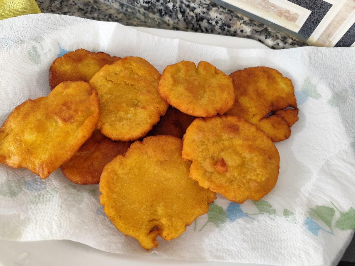 PAsturianu's tweet photo. Guisandero, Ángel Lago.
#Tortos con harina de maíz de @camin_astur y Zorza Galega de @Vanettafood https://t.co/JGGxYtlIrU