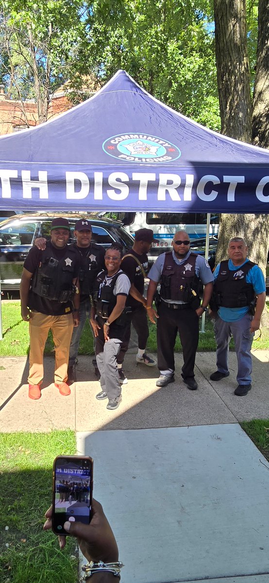 ChicagoCAPS05's tweet photo. Thank you to Paulette’s Place of Peopling &amp; Peace for hosting a Pre-Father’s Day Breakfast honoring our 005th District officers. Your support and appreciation mean so much to the men and women who serve our community every day. 💙 #005District https://t.co/O3YLA0g2qM