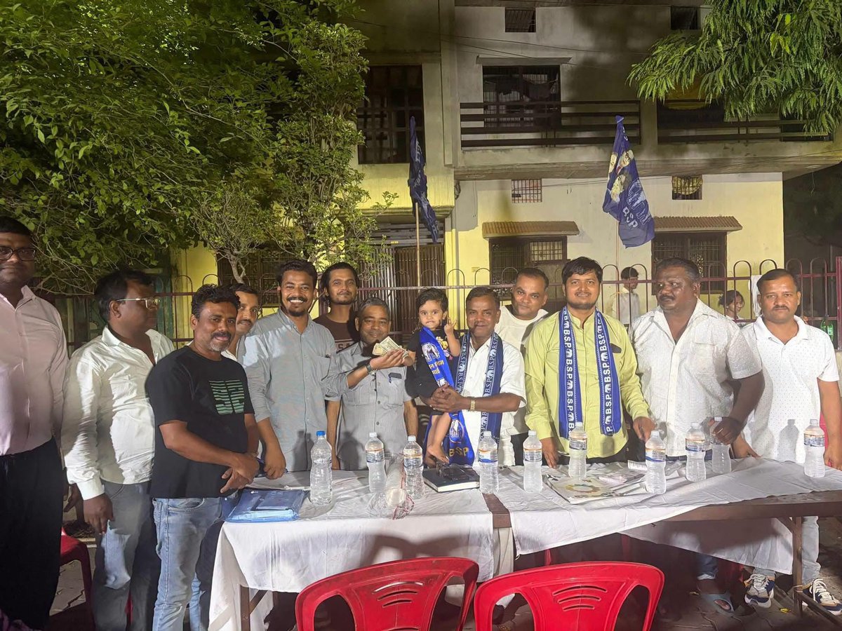 jitu_rajoriya's tweet photo. बसपा के ख़िलाफ़ संयंत्र रचने वालों देखिए मुस्लिम समाज के कार्यकर्ता ने 5000 रुपये की राशि बसपा फंड में जमा कराई और कहा कि ये आर्थिक मदद मैंने मजलूमों, दबे कुचले वर्गों की आवाज बुलंद करने वाली और उन्हें सम्मान दिलाने पार्टी के लिए समर्पित की हैं।

हर वर्ग के लोग अब जागरूक हो चुके हैं और बिकाऊ मीडिया के चाल चरित्र को अच्छे से समझने लगे हैं कि ये मीडिया धन्ना सेठों के हाथों में है।
