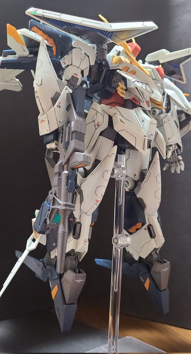 ash_0305's tweet photo. HG クシィーガンダム　キルケー版
シール部分はランナープラ板で作成、胸、足、リアルスカート、肩の後方足横。凸モールドとすじ掘りにフィルタリング。劇中で光ってたフライングユニットはブリーメタで表現。左右肩と足に左右にナビゲーションライト取り付け。 https://t.co/04S4venZom
