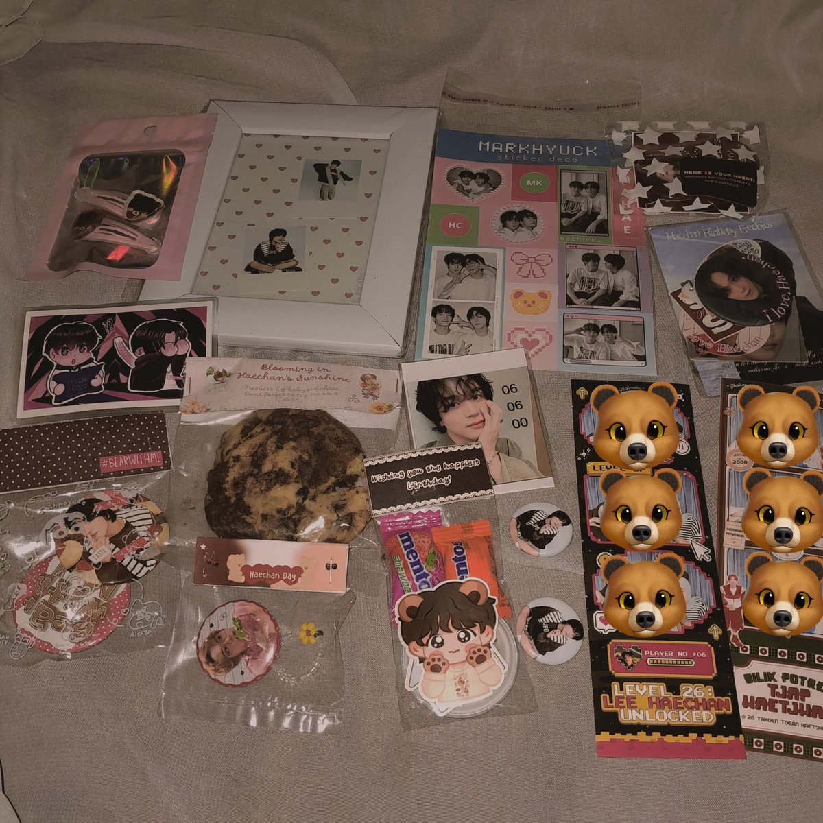 sfmpiww's tweet photo. late post, terimakasih banyak kakak-kakak untuk freebies SUPER LUCU dan GEMAS ini SUKA SEKALI! @lovesiezy @hyucknetic @babypudubear @nurmawa19118186 🤩🫶💗
#해찬생일_완전_크레이지
#TasteOf26withHaechan
#HAPPYHAECHANDAY https://t.co/oTyYTJCH1W