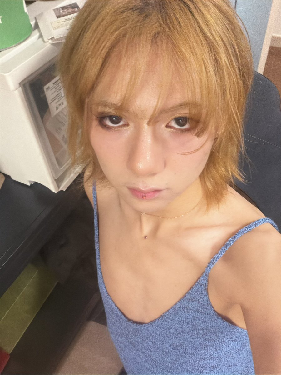 Zhouzhining_'s tweet photo. 喵。 https://t.co/hK1EzSuSPP