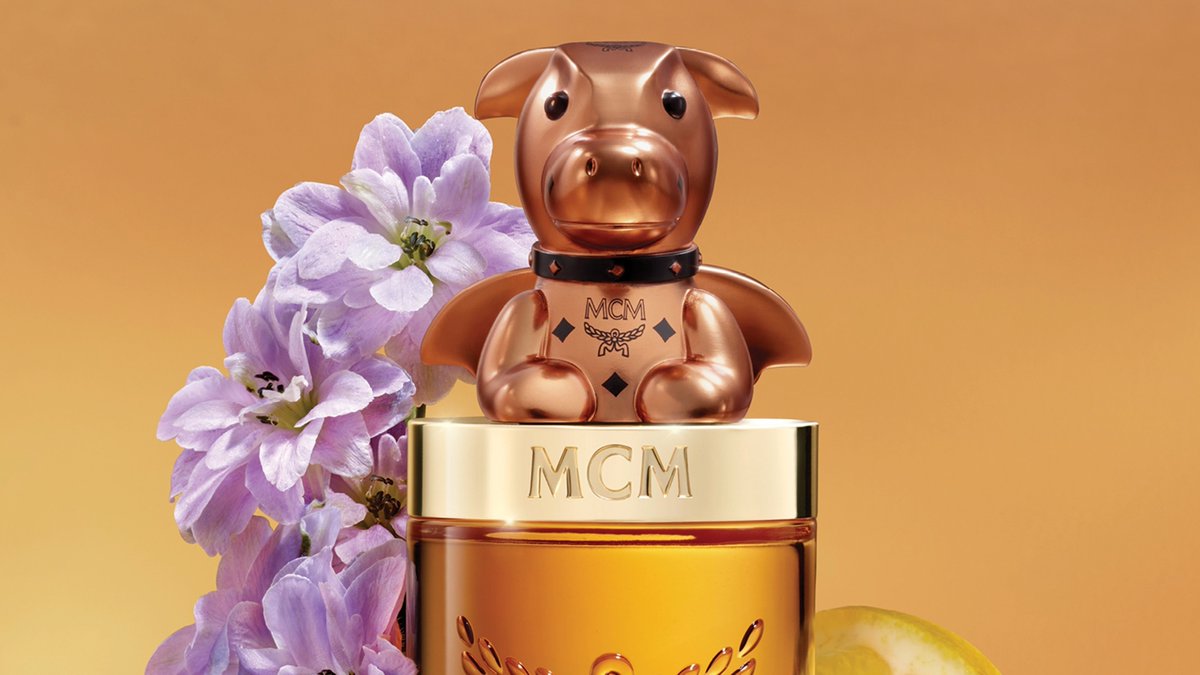 Momihael1100's tweet photo. ตัวนี้หอมมากกกก กลิ่นไม่ซ้ำใครเลย ดมไม่หยุด💚
MCM DARING DRAGON EDP
🐉 Clean Tea Scent มังกรน้อย หอมน่ารักน่าเอ็นดู
🐉หอมใบชาเขียว ลิลลี่หุบเขาสดชื่น วนิลากลมๆ

🐉 5ml 230
🐉 10ml 430

DESCRIPTION : ตัวนี้ไม่ใช่มังกรดุร้ายโหดเหี้ยม แต่เป็นน้องมังกรน่ารักน่ากอดที่สุดที่เคยเจอ กลิ่นน่ารัก หอมสบาย ใช้ง่าย น่าจดจำ เปิดกลิ่นสดชื่นจากส้มยูซุ ส้มคลีเมนไทน์ ตามด้วยใบชาเขียวสดชื่น ดอกอัลม่อนด์ ลิลลี่แห่งหุบเขาหอมสะอาด ปิดท้ายด้วยวนิลาและไม้ซีดาร์ค่า

แจ้งmlด้วยน้า
(รับ65ml) กล่องซีล
(ราคาเต็ม 100ml ฿6,500)