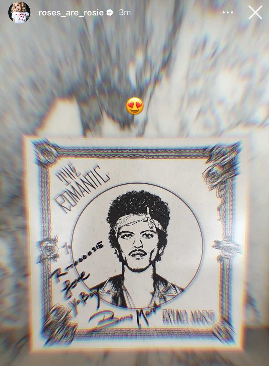 roseannepics's tweet photo. rosé got the romantic vinyl from bruno mars https://t.co/sE5xpi1hHm