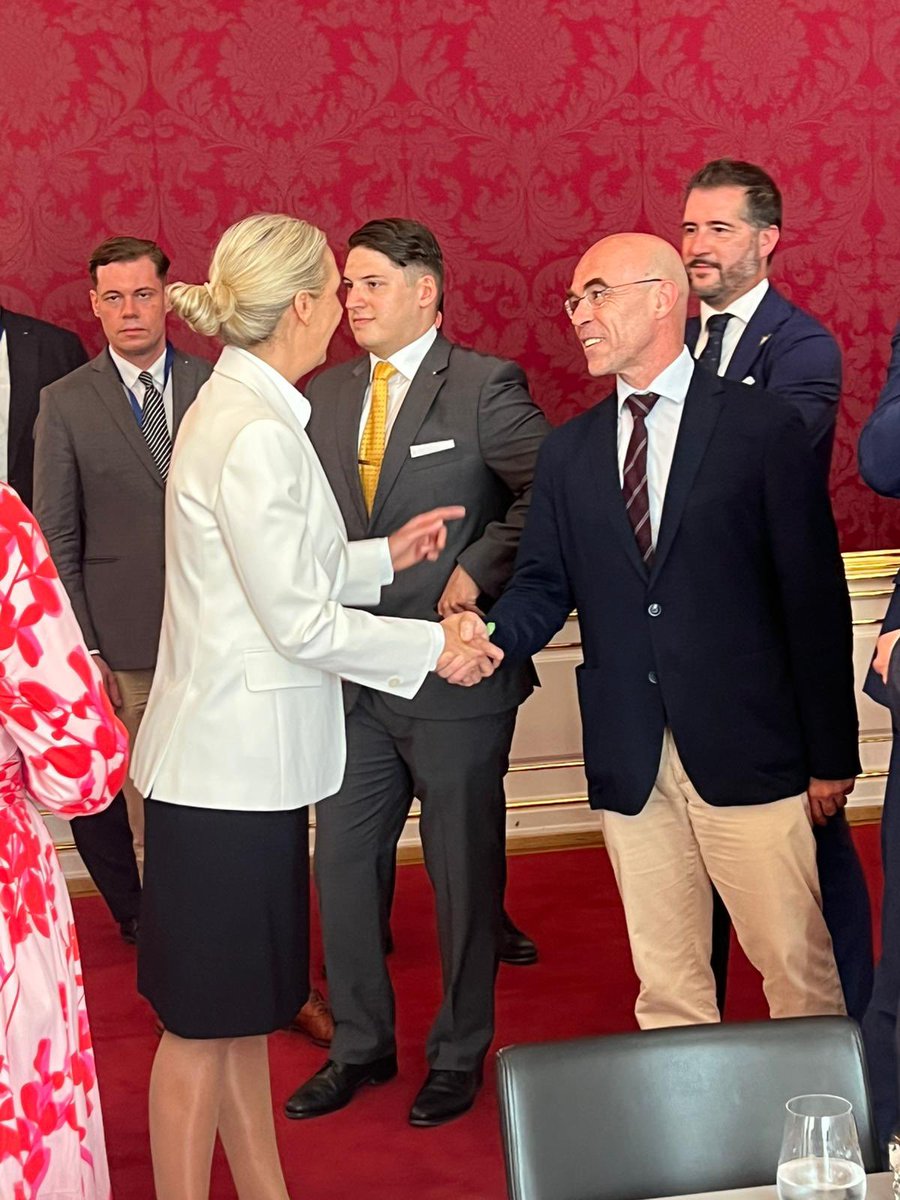 Jorgebuxade's tweet photo. 🎉 El @FPOE_TV , nuestros amigos austriacos, con su líder @herbert_kickl, celebran el 70ºAniversario. Es una alegría y un honor poder participar en distintos eventos y reuniones de @PatriotsEP en el Parlamento austriaco, con el presidente de la cámara y la portavoz de exteriores de fpö. Los patriotas se han reunido en torno a este aniversario con @PM_ViktorOrban @geertwilderspvv @Alice_Weidel @KingaGal @hermanntertsch @jm_frias @PetraStegerFPOE @MariekeEhlers o @PaoloBorchia