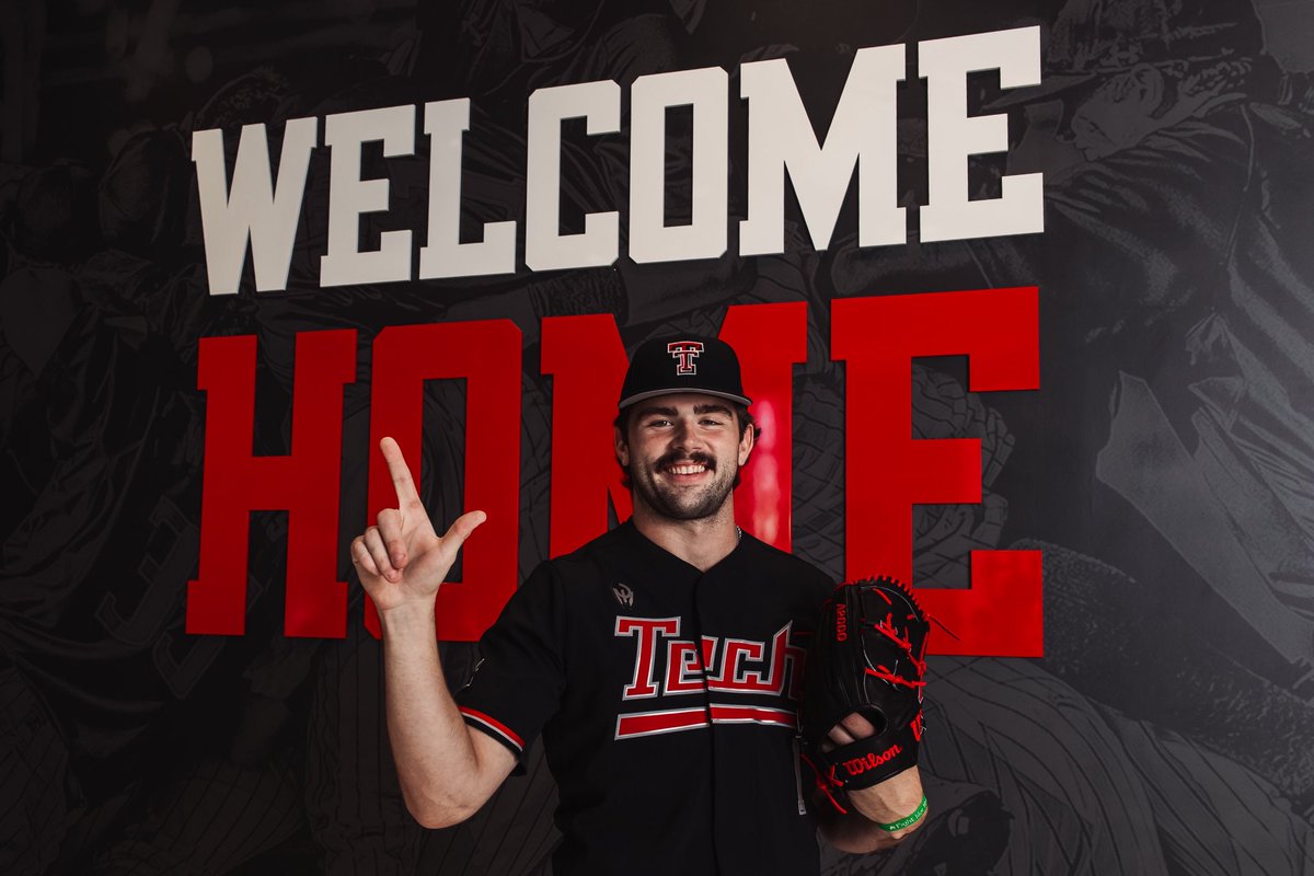 HaydenM2023's tweet photo. Get those guns up #Committed @TTU_Baseball https://t.co/aapADngxc1