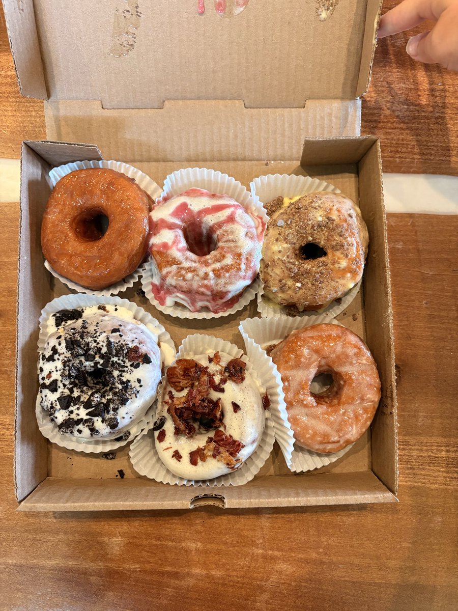 apseames's tweet photo. @BarstoolBigCat Donuts don’t count during the World Cup https://t.co/fn9doc8Cph