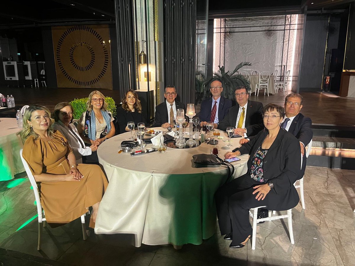 erylmaz_filiz's tweet photo. Ekonomi danışmanı olduğum MARSiFED’in @marsifed ev sahipliğinde düzenlenen TÜRKONFED&MARSİFED ortak yönetim kurulu toplantısında Türkiye ve Dünya ekonomisinde son durum ve beklentiler;İş dünyası için yol haritası konulu sunumumu gerçekleştirdim. Bana bu fırsatı veren MARSİFED’in kıymetli başkanı Osman Akın’a @Osmanakin16 çok teşekkür ederim. Bu harika organizasyon için MARSİFED’in değerli yönetim kurulu üyelerini içten tebrik ediyorum.