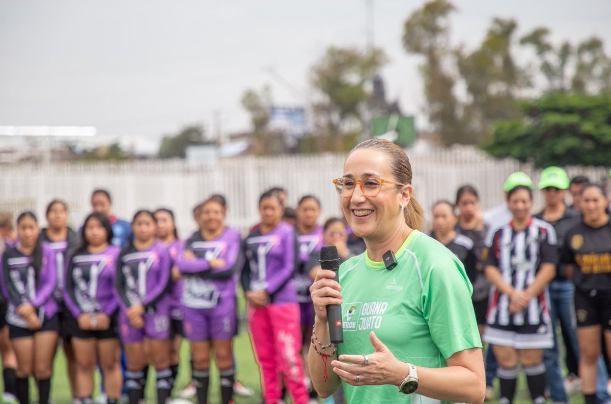 kikismf's tweet photo. Hoy concluyó el Mundialito Verde, un torneo que reunió a más de 500 mujeres de 16 municipios de #Guanajuato para competir, crecer y demostrar su talento dentro y fuera de la cancha.

Gracias a Sandra Ramírez por inspirar a nuevas generaciones con su historia, disciplina y perseverancia. Y gracias a @RoberVallejo por recibirnos en León y acompañar esta iniciativa.

Sigamos abriendo espacios para que más niñas y jóvenes crean en su talento y en todo lo que son capaces de lograr. #ConTodoVerdes #UnVerdeQueTrabaja