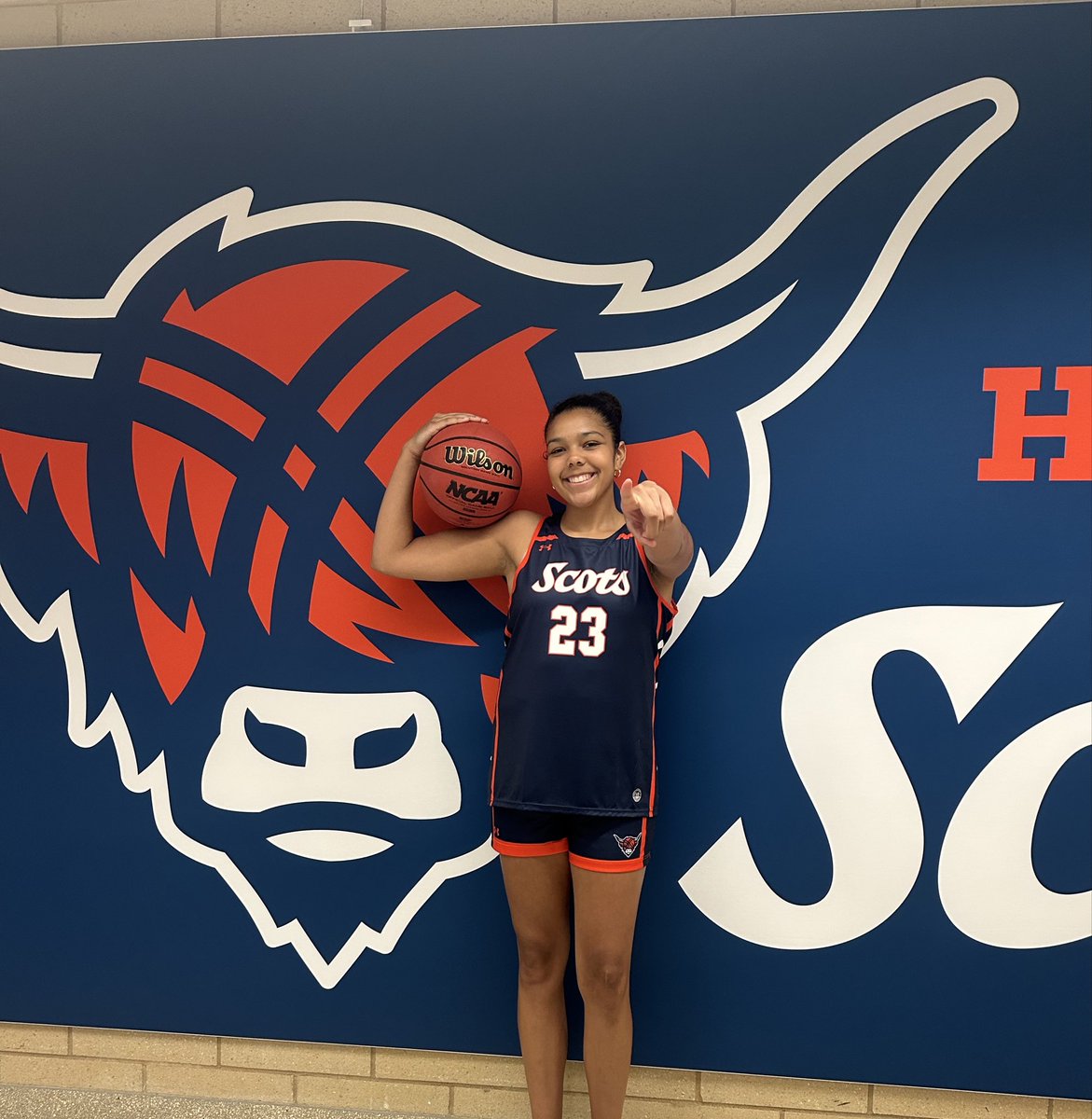 CatelynCurrie's tweet photo. After a great visit yesterday with Coach AD, I’m excited to receive an offer from @MacalesterWBB. Grateful for this opportunity and for what’s to come! https://t.co/I4JgiFrt6b