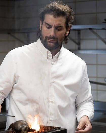 _KaizenMindset_'s tweet photo. Este chef italiano con un estrella Michelin llegó a pesar más de 160 kg.

Perdió 90 kg en 7 meses.

Y todo comenzó cuando eliminó dos cosas de su dieta. https://t.co/fQMYpT8HVH