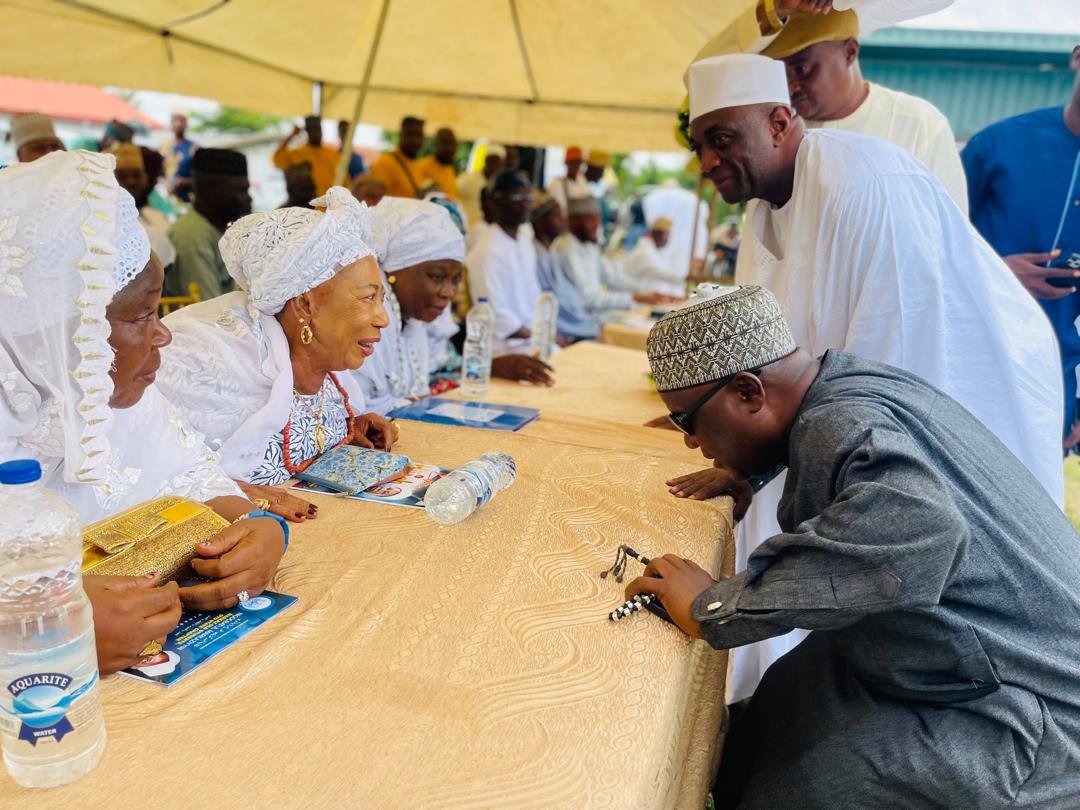 BuhariOyoNorth's tweet photo. Today, I attended the 6th Public Lecture and Hijrah 1448 AH celebration of Niqoobatul Markaziyyin (Markaz Old Students) held at the Federal School of Surveying, Oyo.

BAF https://t.co/5YzkaeJ8ir