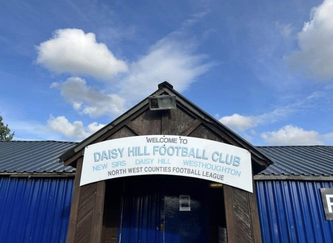 Steetonfc's tweet photo. 👋 Reintroducing @OfficialDHFC

📈 11th in First Division North 
🆚 1 draw, 1 loss
🏟️ Ginge Power Stadium
🚗 54 miles (108 mile round trip)
🤝 Nicky Hunt
⚽ Liam Sheppard (30)
🏆 Atherton Charity Cup (2024/25)

🎮 Streamer Angry Ginge sponsors the club's home ground

#chevrons https://t.co/TPe6WoEohD