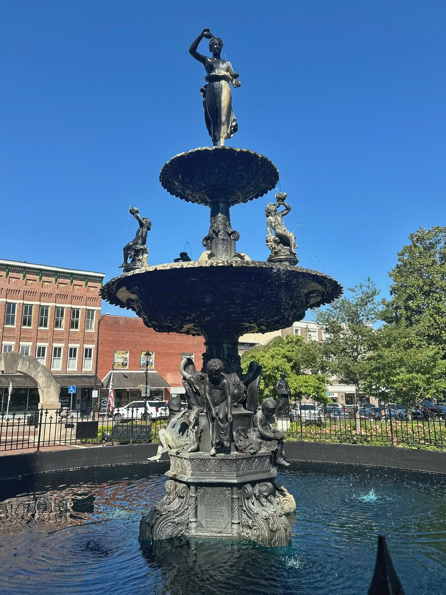 epeolatri's tweet photo. wanted to share some pictures I took while exploring the city i’m staying in for work https://t.co/ETGgq0B1uk