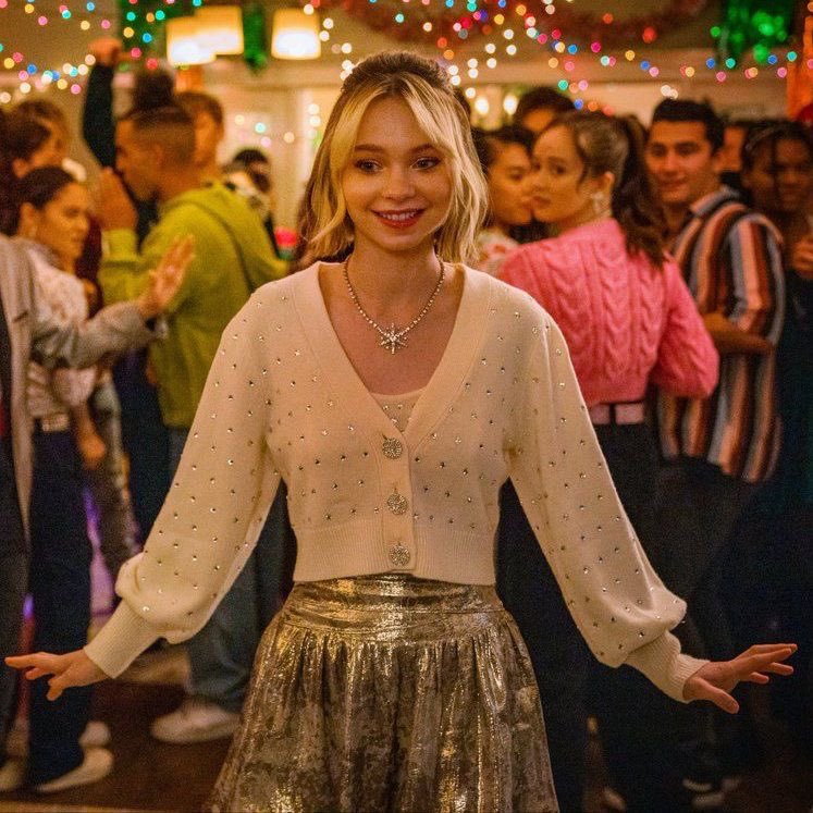 pipraviheart's tweet photo. se eu tivesse uma moeda pra cada vez que a emma tem uma personagem que troca de corpo com outra personagem eu teria duas moedas https://t.co/66Btr01Ekd