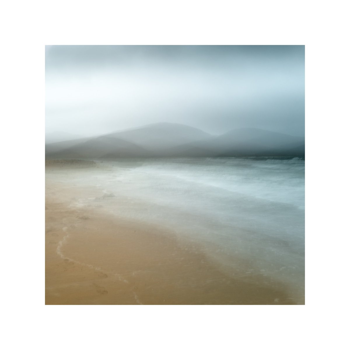 ShutrRelease's tweet photo. Mood and movement from Luskentyre, 2025.

#Scotland 
#Photography https://t.co/eaRIl5XUXG