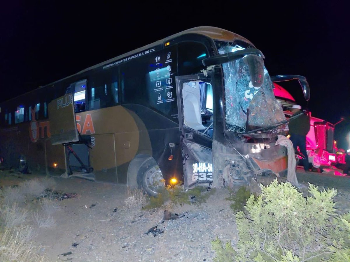 Jorge_MoralesB's tweet photo. OTRA VEZ TUFESA. Cerca de San Luis Rio Colorado, La noche del viernes, de nuevo otro autobús de @tufesa involucrado en un accidente. Hay tres personas graves. Una salida del camino aparentemente. Obvio, van a alegar que es culpa de los pasajeros. Nadie podrá meter en cintura a esta empresa? @AlfonsoDurazo @GN_MEXICO_ @Los60Segundos