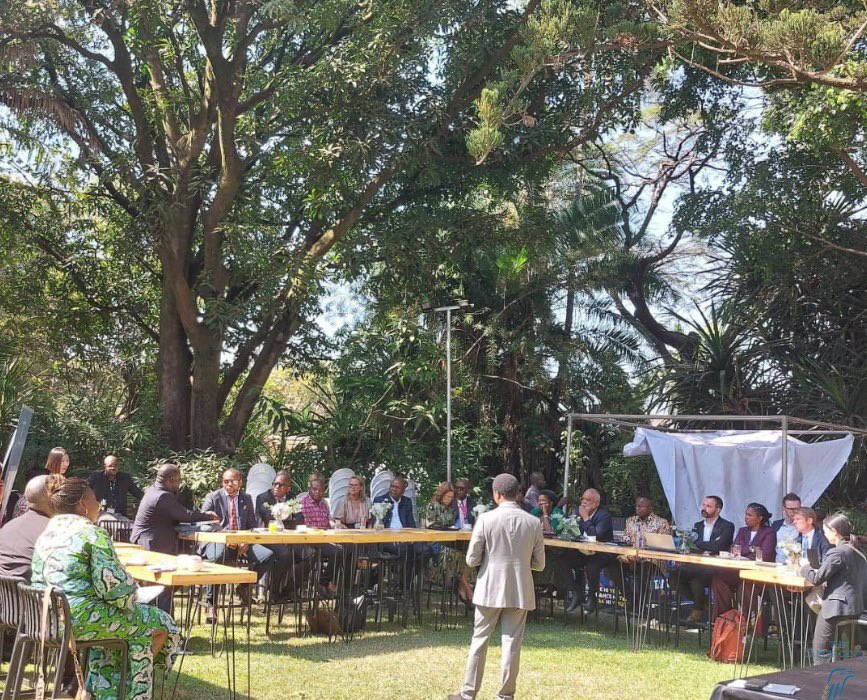 carine_dikiefu's tweet photo. 1ère participation à la #DRCMiningWeek : carrefour majeur du secteur minier, riche en échanges et en réseautage. Le débat sur les droits des communautés locales, avec la participation de la société civile, rappelle que le développement doit être inclusif et durable. https://t.co/kSqcUy6aXP