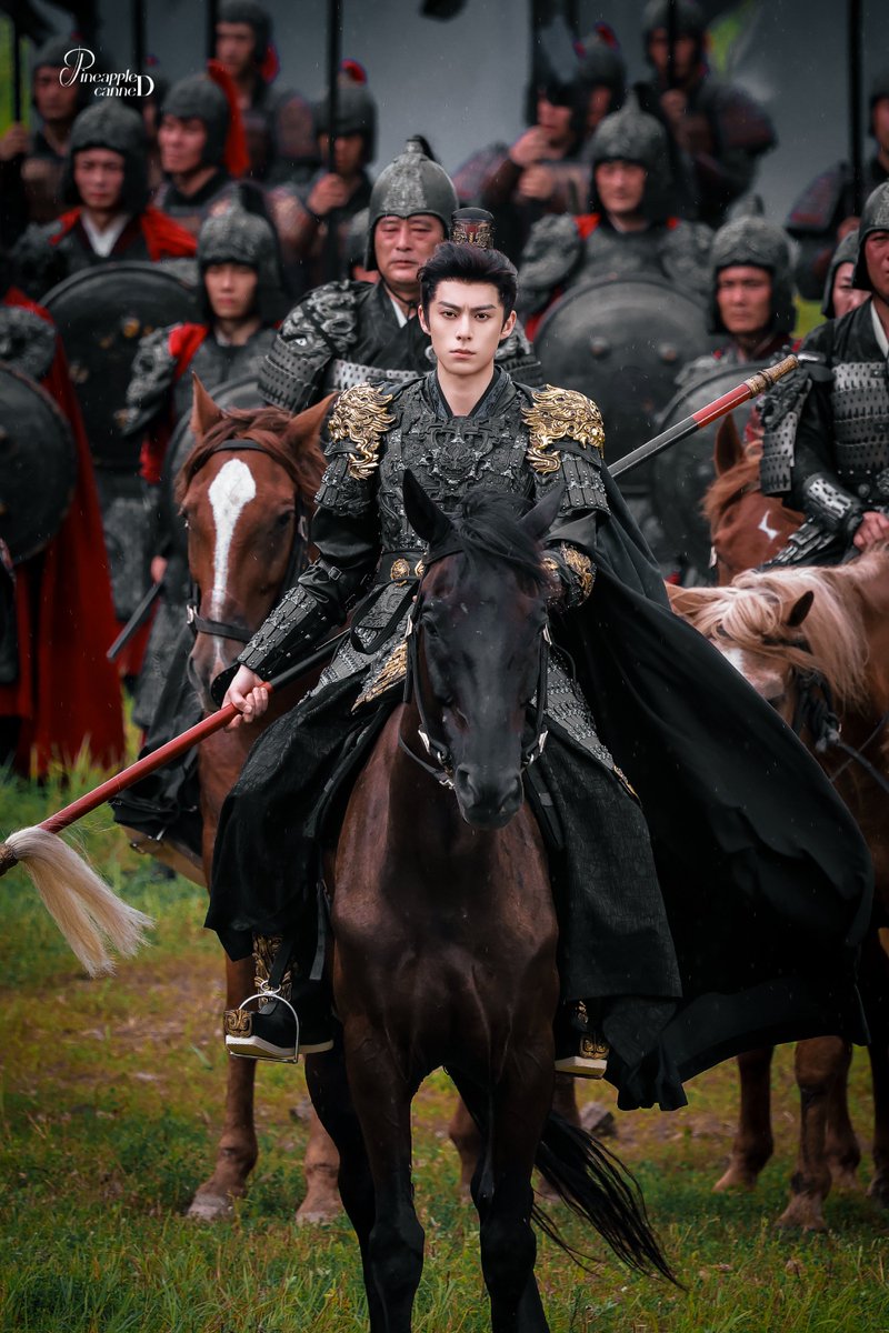 DylanWangThfc's tweet photo. “เขามีแววตามุ่งมั่น องอาจและบารมีที่เต็มไปด้วยความน่าเกรงขามจริง ๆ! เหมาะสุด ๆ กับการรับบทแม่ทัพผู้บัญชาการในสนามรบ”
#将门独后 #EmpressReborn #DylanWang #WangHedi #หวังเฮ่อตี้ https://t.co/kNzS0dsdSN
