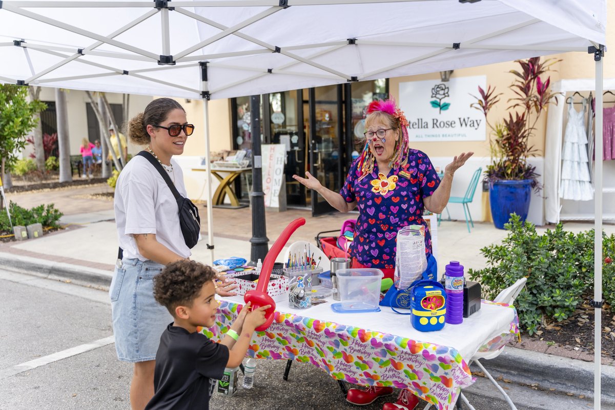AveMariaFlorida's tweet photo. 🎈✨ Balloon creations, family fun, and plenty of smiles are coming to Ave Maria on July 3rd!

Our balloon artist is just one of the many activities planned for this FREE community celebration.🎆

#AveMaria #July3rd #FreeEvent #FamilyFun https://t.co/8kI7PZnuwV