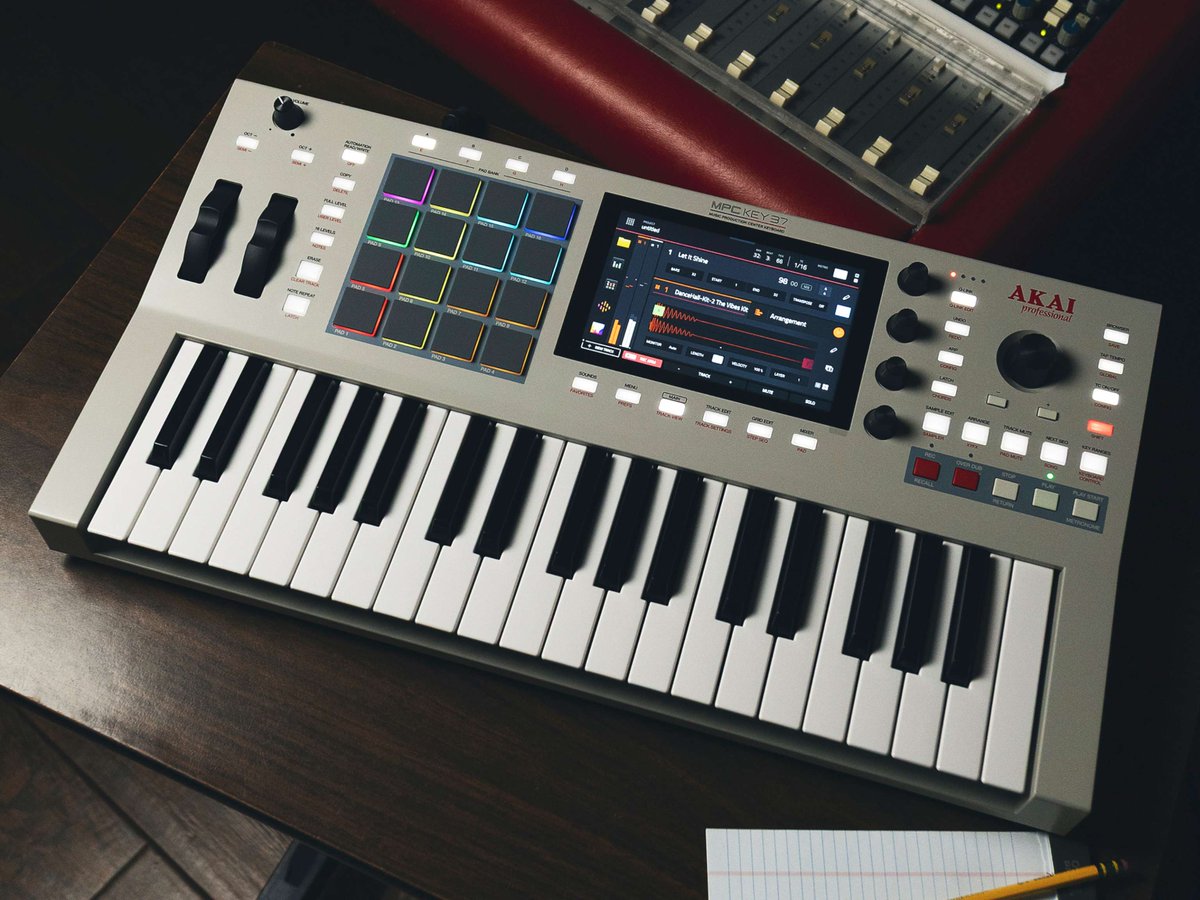 guitarcenter's tweet photo. Discover fresh soundscapes and unique sonic textures with the new @Akai_Pro MPC Key 37 Gen 2. Bring home this fully standalone next-gen workstation and unlock your creativity: https://t.co/8AuaElBgSJ https://t.co/QsELUFBNyg