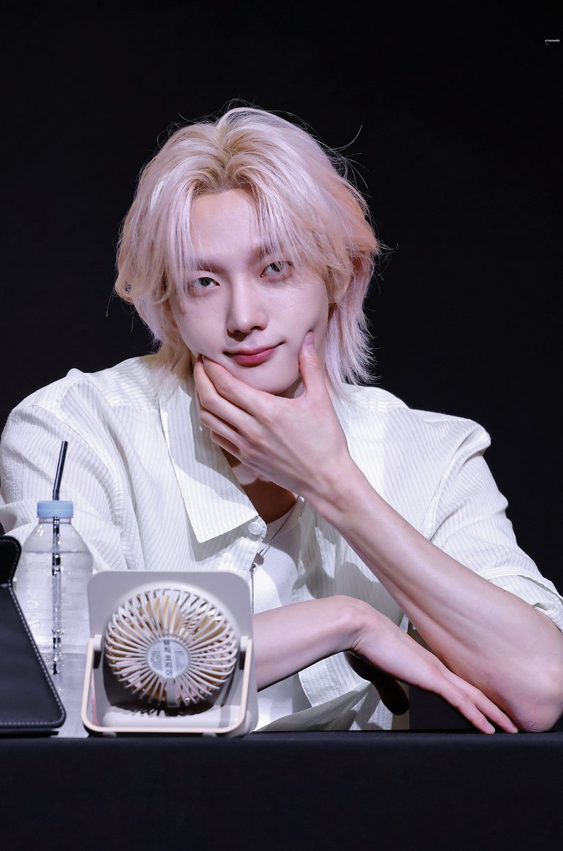 crescendoo0's tweet photo. 260619
               🪄✨✨🍑
#성호 #보이넥스트도어 
#SUNGHO #BOYNEXTDOOR https://t.co/deOMMQPeML
