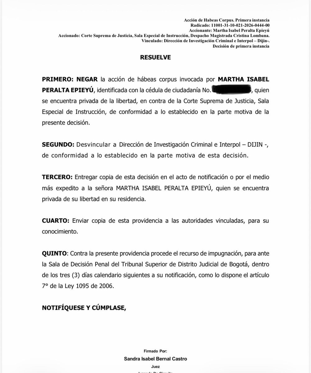 ChechoBarbosaD's tweet photo. Un juez negó el habeas corpus con el que la Senadora del Pacto Histórico, Martha Peralta, buscaba recuperar su libertad tras su detención transitoria en las instalaciones de la DIJIN hasta que finalice la indagatoria en su contra por el caso UNGRD. https://t.co/UMQ9eI21V0