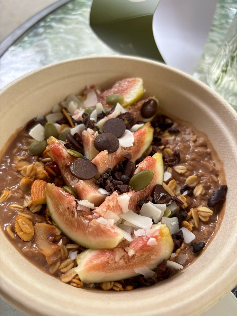 HilaryTout37265's tweet photo. Enjoying a cozy home-cooked oatmeal bowl topped with fresh berries and a drizzle of honey on this relaxed Tuesday morning! Such a simple little happy moment. https://t.co/9fWxBXZJff