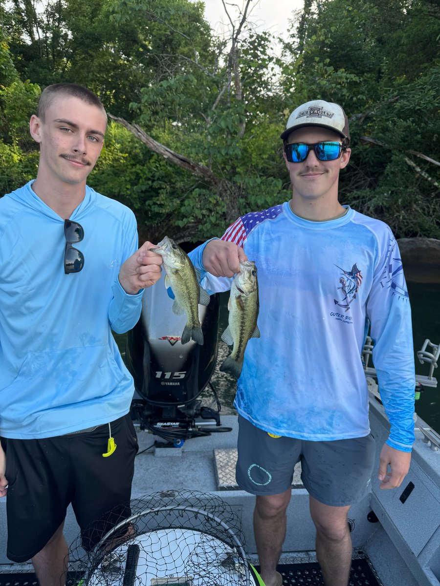 Capt_Billy_TN's tweet photo. Trophy fish alert!!!  Just had another successful "mixed bag" multi-species fishing trip!  One of the fish was a trophy sized Largemouth Bass!  Love handing out trophy certificate applications! #multispeciesfishing #guidelife #trophyfish https://t.co/DDyoLzfJyr