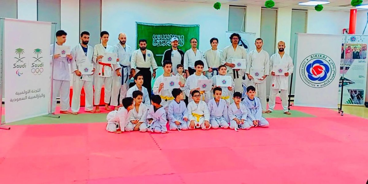 saudi_aikido's tweet photo. 🥋 اختتمت اللجنة السعودية للأيكيدو الدورة التدريبية لطلاب وطالبات المدارس بينبع، ضمن مبادراتها للعام الدراسي 1447هـ–1448هـ، بمشاركة أكثر من 450 طالباً وطالبة، بهدف نشر ثقافة الأيكيدو وتعزيز القيم الرياضية واكتشاف المواهب الواعدة.

#الأيكيدو_السعودي #ينبع 🇸🇦 https://t.co/g2OHqEORc3