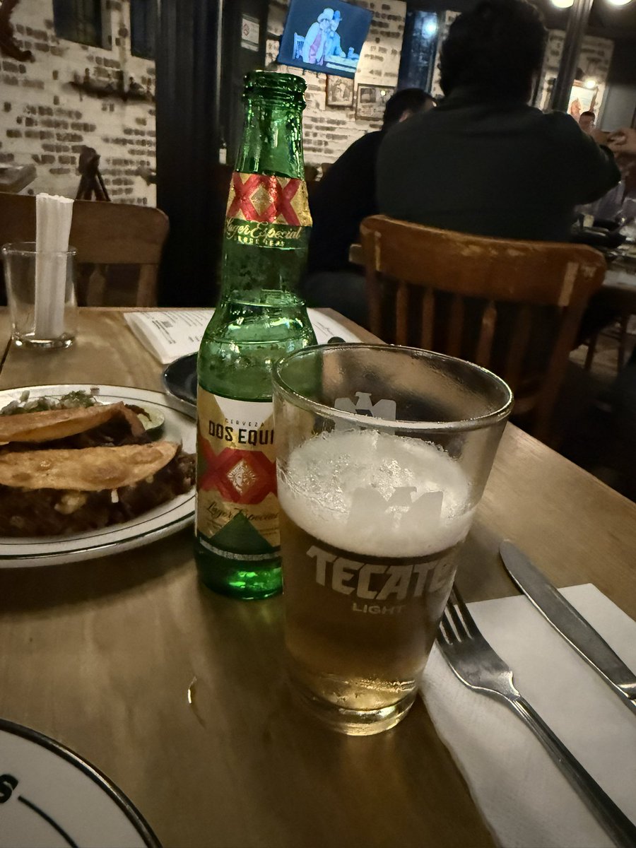 bitou_soccer's tweet photo. 日本で予習タコスしてきたんだけど（?）メキシコで食べるタコスはおいしすぎた🌮

さすが本場( Ĭ ^ Ĭ )
そしてモンテレイ電波悪すぎる、、、 https://t.co/zhxZaQZESn